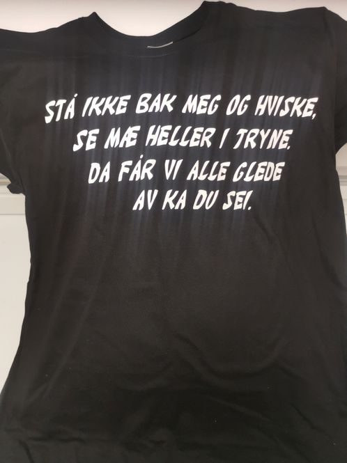Hovedbilde Stå ikke bak meg å hviske 