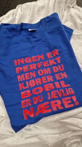 Bobil jævli rød skrift ( S )